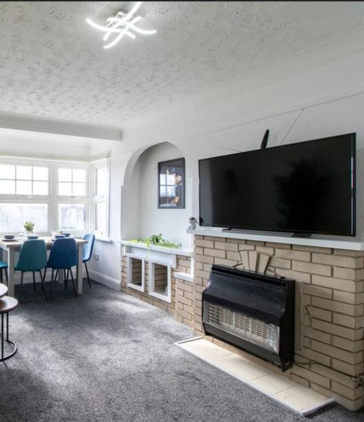 Open Mind Property - Southsea With Free Parking Portsmouth Exterior photo